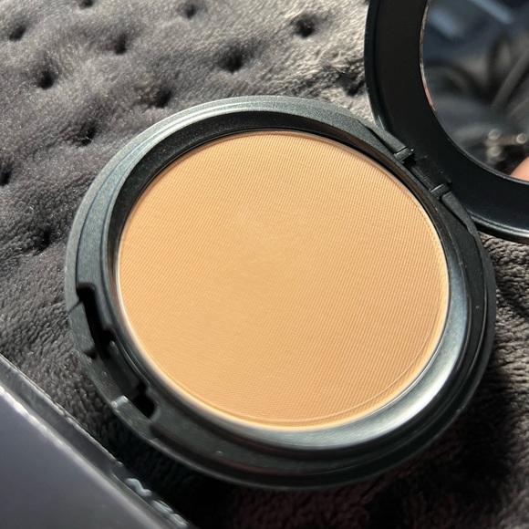 COVER FX PRESSED MINERAL FOUNDATION
BLEMISHES, DISCOLORATION & OILY SKIN N25 - Picture 4 of 4